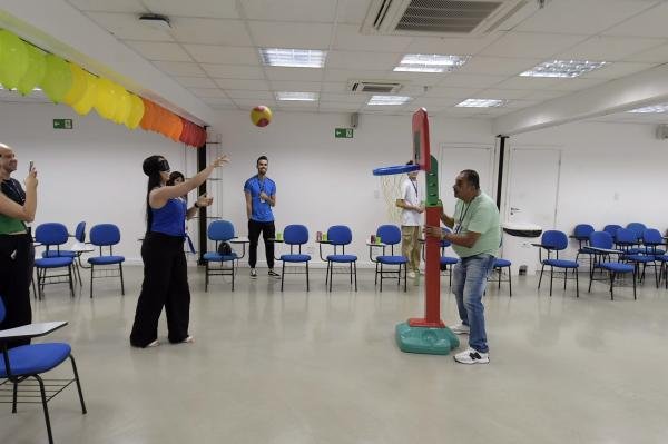 Prefeitura leva palestra e vivência sobre acessibilidade e inclusão de PCDs a empresa em Cumbica